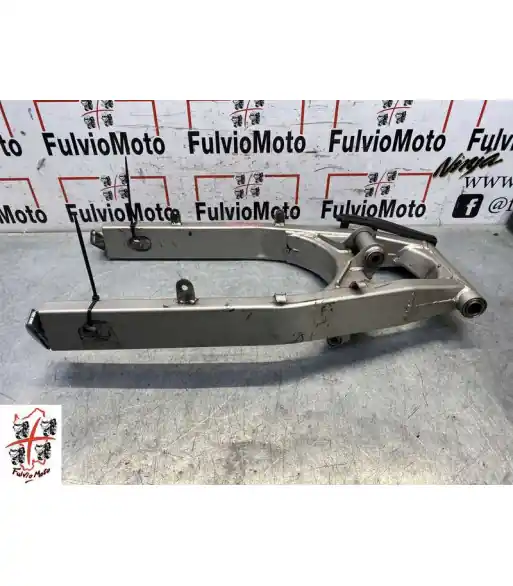 Bras oscillant SUZUKI BANDIT 650 – 2002 Prix Cassé