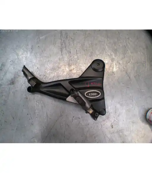 Platine repose pied Droit TRIUMPH TROPHY 1200 – 1999 Prix Cassé