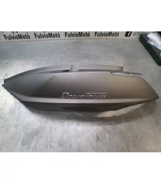Top Vente Flanc de selle Gauche KYMCO DownTown 350 – 2016