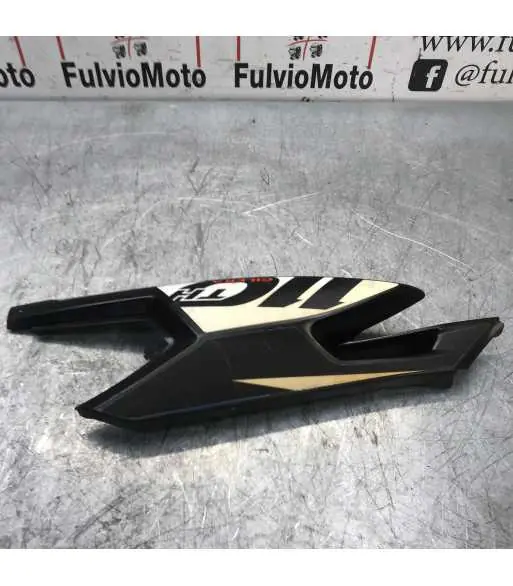 Flanc de selle Droit GILERA SMT 50 – 2020 Paiement Sécurisé