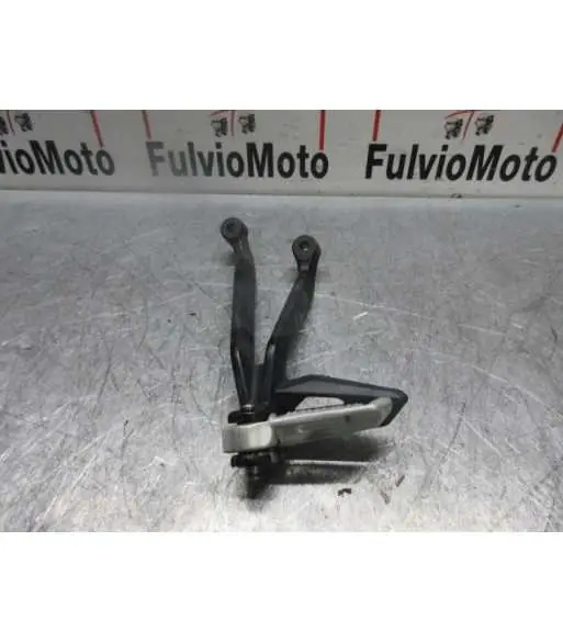 Platine repose pied Arrière Gauche TRIUMPH STREET TRIPLE 765 – 2021 Offre Limitée