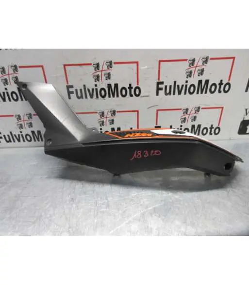Flanc de selle Arrière Gauche KTM DUKE 125 – 2014 Offre Spéciale