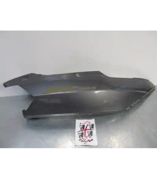 Flanc de selle droit – DAELIM S2 125 – 2007 Quantité Limitée