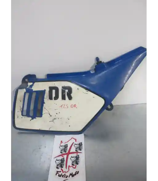 Retour Gratuit Flanc de selle droit – SUZUKI DR 125 – 1988