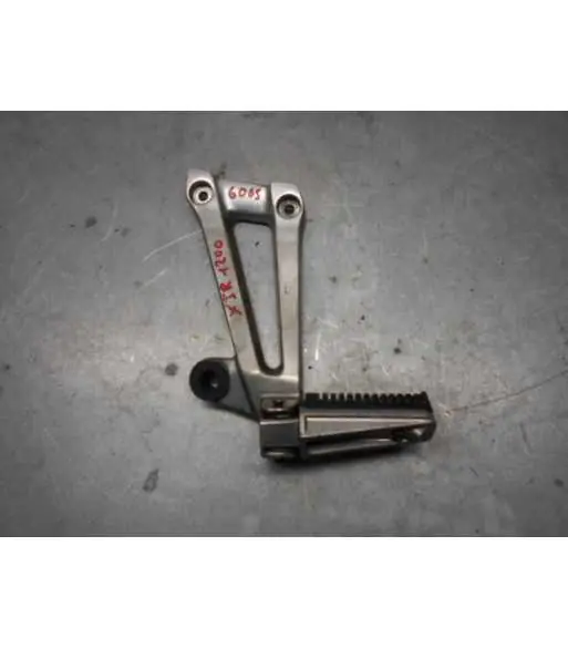 Super Prix Platine repose pieds passager gauche – YAMAHA XJR 1200 – 1995
