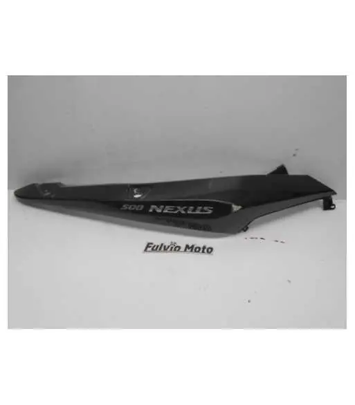 Flanc de selle D – GILERA NEXUS 500 – 2010 Seulement Aujourd&rsquo;hui