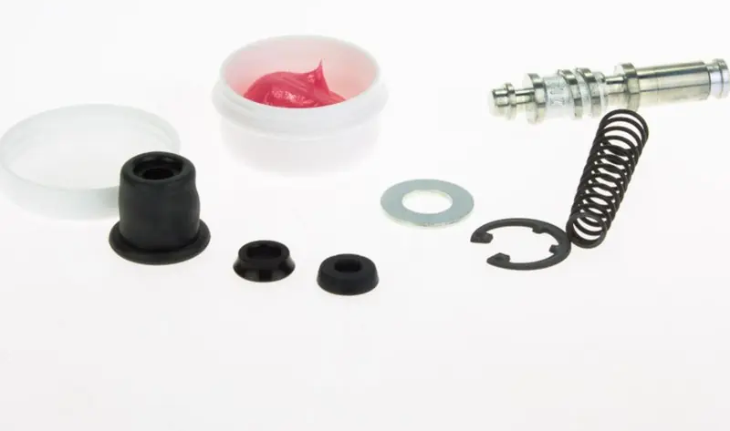 Promotion Saisonnière Kit de réparation maître-cylindre frein AV Suzuki RM 125 2004-2011
