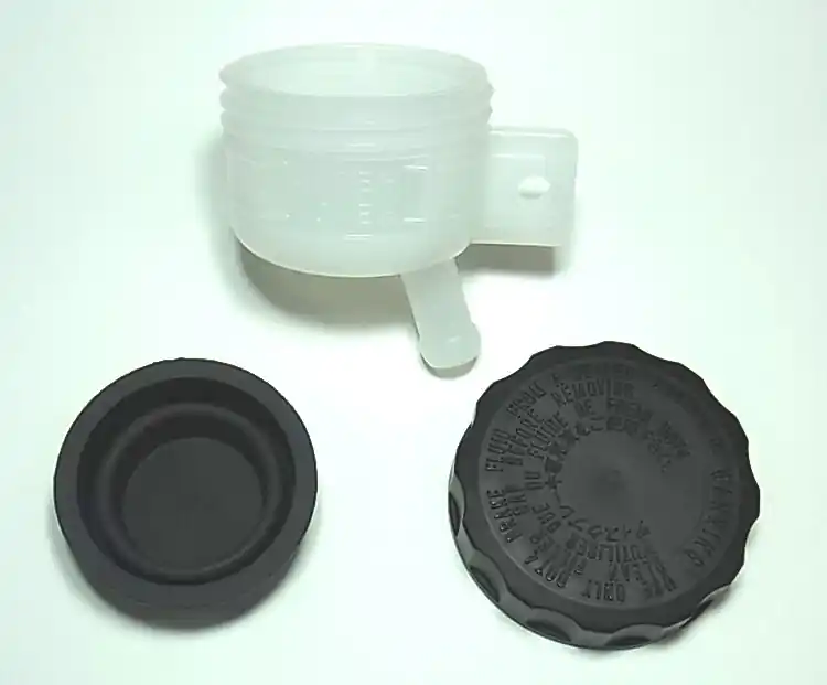 Achat Immédiat Kit réservoir maître-cylindre AR ER6N 2006-2009