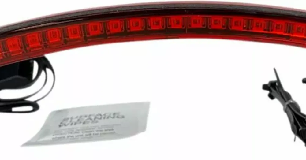 Feu Arrière LED avec Clignotant Intégré Custom Dynamics Rouge Softail Fat Bob Paiement Sécurisé