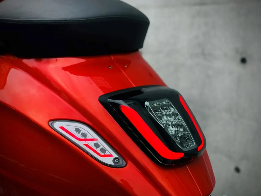 Bon Plan Feu arrière LED Zelioni pour Vespa Primavera / Sprint 50-150ccm