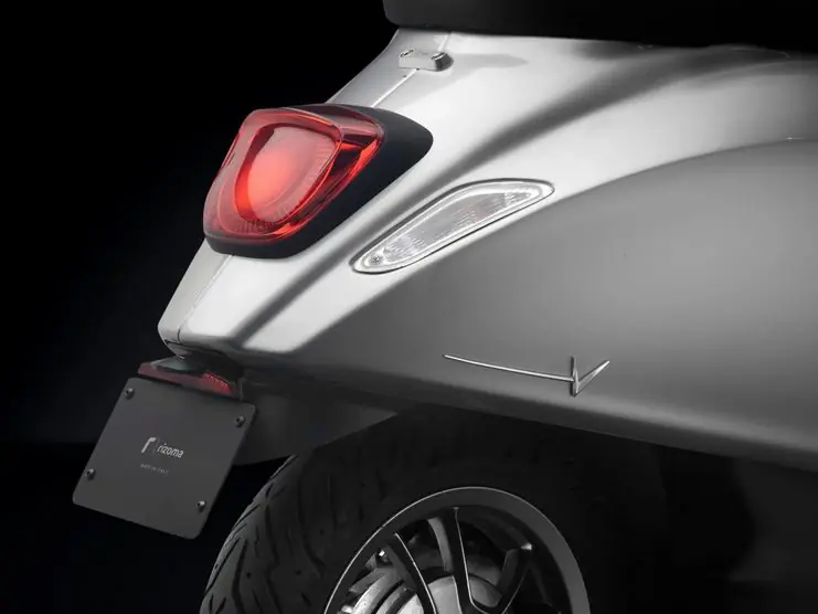 Inscription RIZOMA capot latéral pour Vespa Primavera/Sprint/Elettrica, argenté Bon Marché