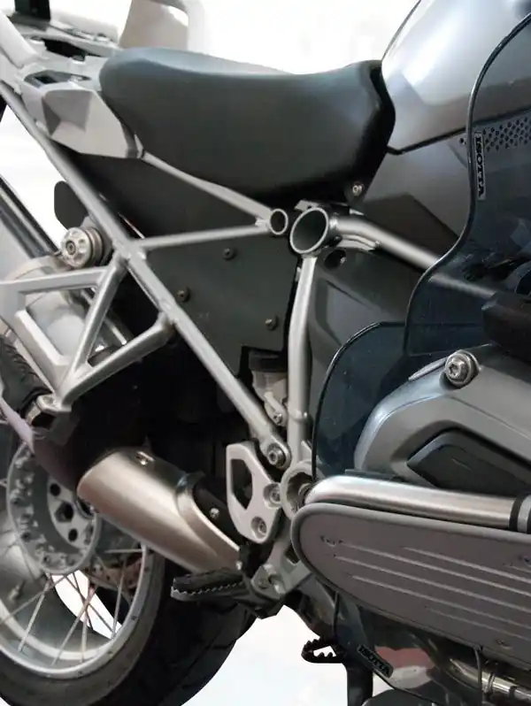 Dernier Modèle Pare-balles latéraux arrière pour BMW R 1200 GS LC (13-16) – avec ESA, paire, noir mat