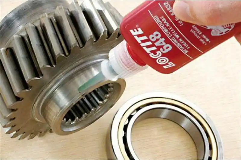 Colle pour coussinets Loctite 648 – flacon de 5 ml Super Prix